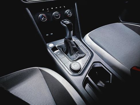 Used 2022 Volkswagen Taos S image 27