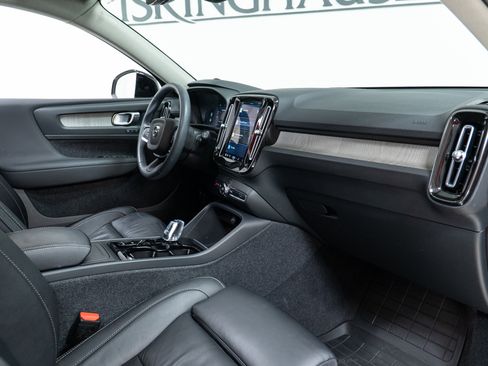 Used 2023 Volvo XC40 B5 Plus w/ Protection Package Premier image 21