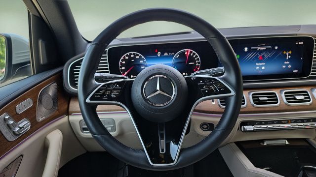 Used 2025 Mercedes-Benz GLE 450e 4MATIC image 11