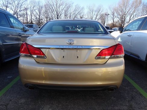 Used 2011 Toyota Avalon Limited image 5