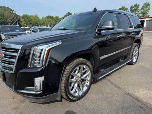Used 2018 Cadillac Escalade Platinum AWD/4WD image 9