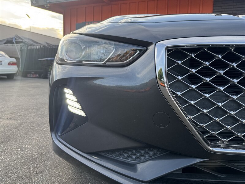 Used 2019 Genesis G70 2.0T Advanced RWD image 3