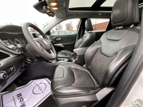 Used 2022 Jeep Cherokee Latitude w/ Sun & Sound Group image 35