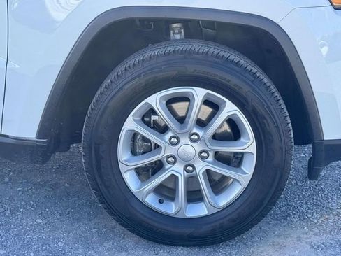 Used 2021 Jeep Grand Cherokee Laredo w/ Security & Convenience Group AWD/4WD image 7