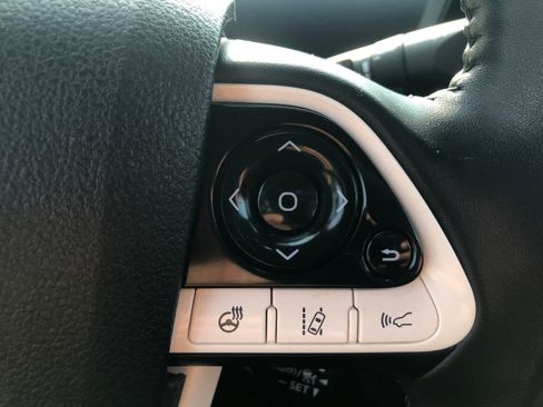 Used 2017 Toyota Prius Prime Advanced FWD image 8