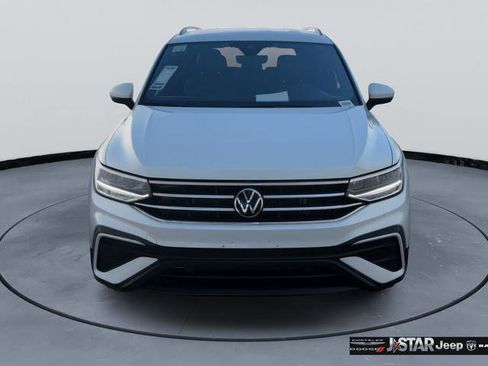 Used 2023 Volkswagen Tiguan SE image 2