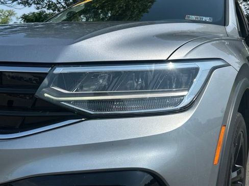Used 2023 Volkswagen Tiguan SE R-Line AWD/4WD image 9