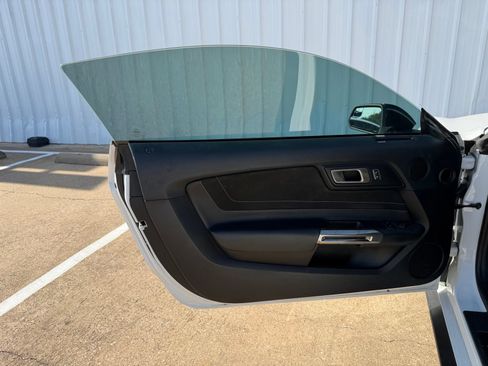 Used 2018 Ford Mustang Shelby GT350 w/ Convenience Package RWD image 21