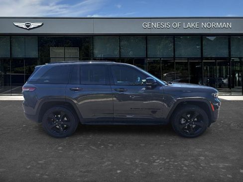 Used 2024 Jeep Grand Cherokee Limited w/ Black Appearance Package AWD/4WD image 4