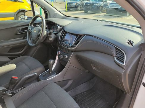 Used 2020 Chevrolet Trax LS w/ Tint and Cruise Package AWD/4WD image 27