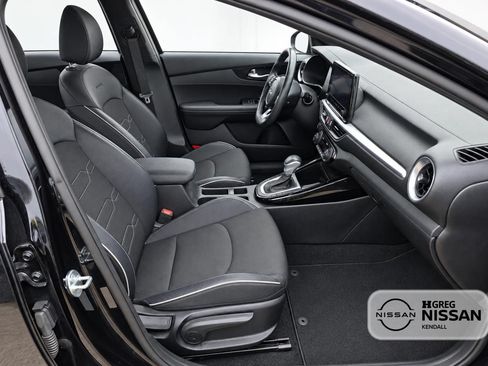 Used 2023 Kia Forte GT-Line w/ GT-Line Premium Package FWD image 6