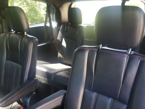 Used 2016 Dodge Grand Caravan R/T image 16