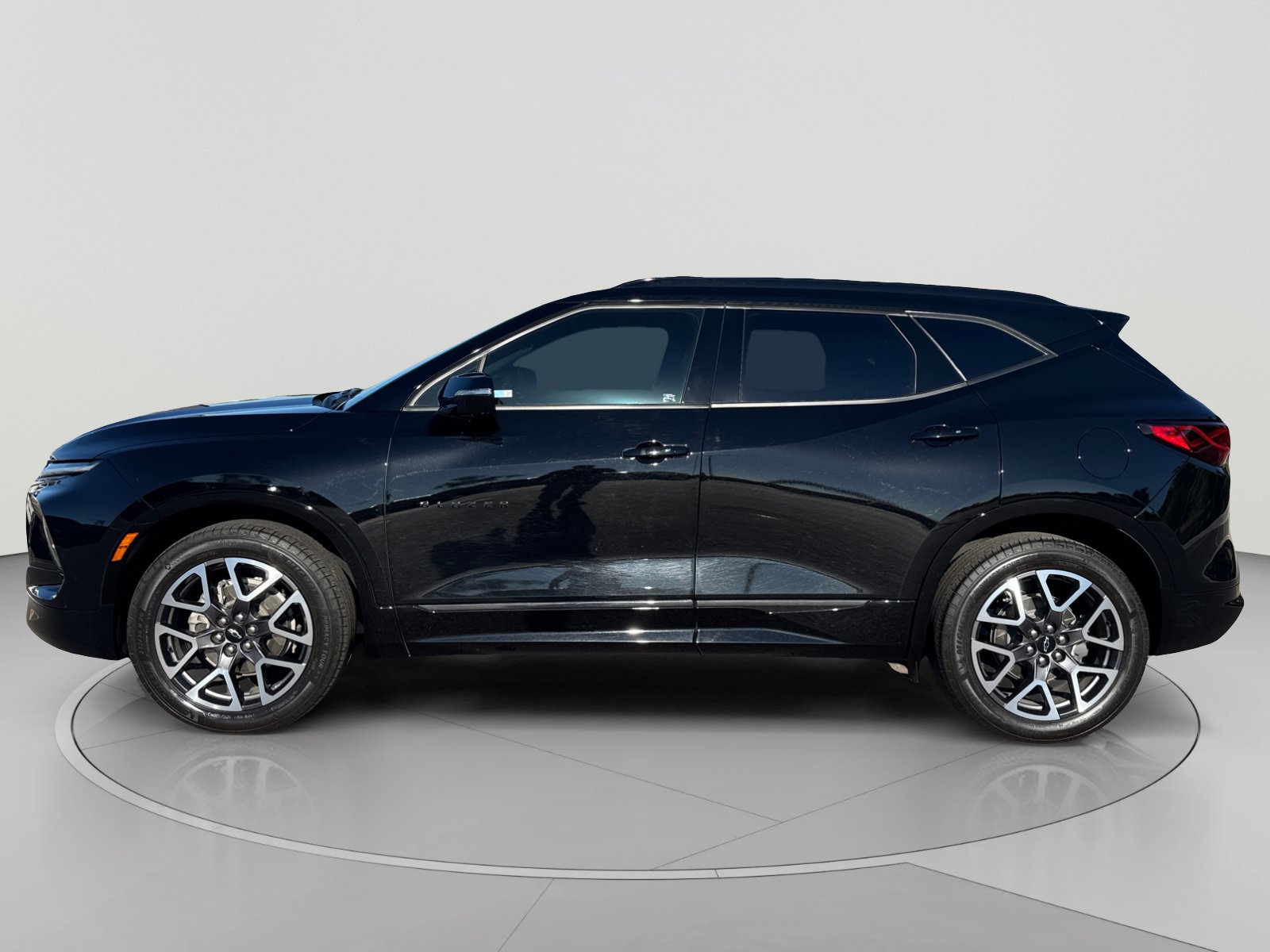 Used 2024 Chevrolet Blazer RS w/ Driver Confidence II Package FWD image 2