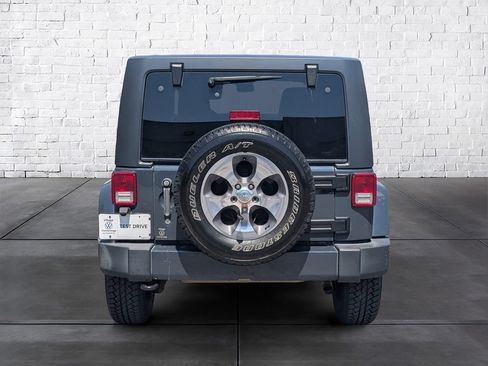 Used 2017 Jeep Wrangler Unlimited Sahara w/ Connectivity Group AWD/4WD image 6