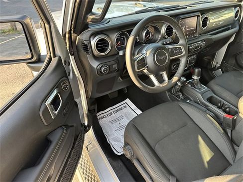 Used 2023 Jeep Gladiator Overland image 31