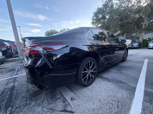 Used 2024 Toyota Camry SE FWD image 3