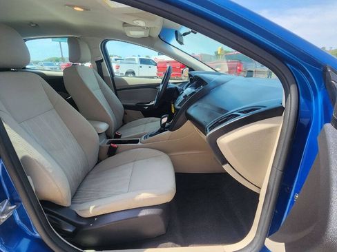 Used 2018 Ford Focus SE w/ Cold Weather Package FWD image 17