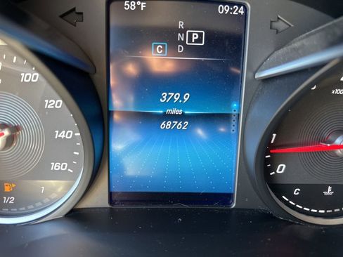 Used 2022 Mercedes-Benz GLC 300 4MATIC image 3