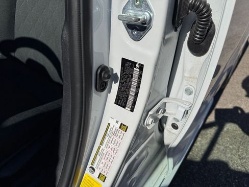 Used 2025 Toyota Corolla LE image 27