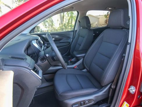 Used 2023 GMC Terrain SLE w/ Driver Convenience Package image 15