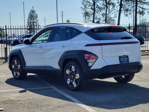 Used 2025 Hyundai Kona SEL FWD image 3
