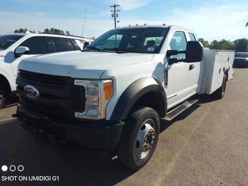 Used 2017 Ford F550 4x4 SuperCab Super Duty image 2
