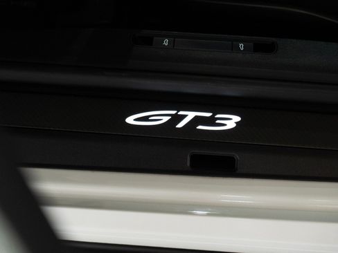 Used 2026 Porsche 911 GT3 RWD image 12