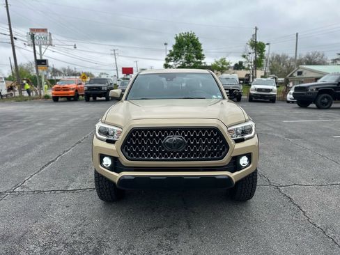 Used 2018 Toyota Tacoma TRD Off-Road AWD/4WD image 8