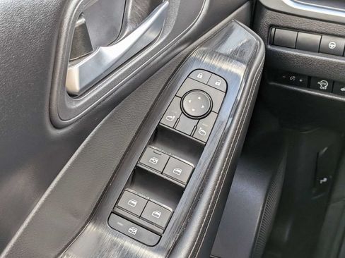 Used 2025 Nissan Rogue SV AWD/4WD image 20