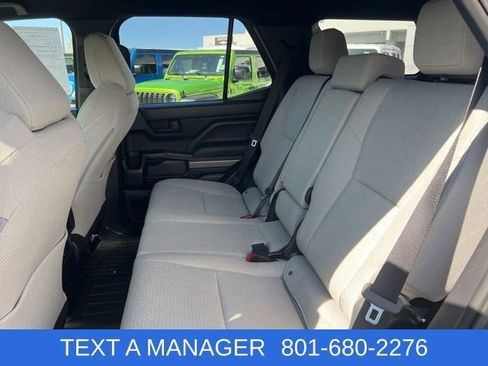 Used 2025 Toyota 4Runner SR5 AWD/4WD image 28