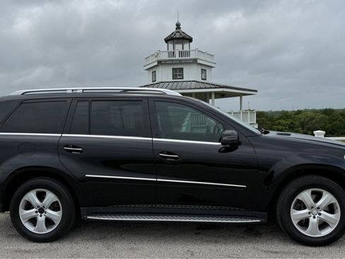 Used 2011 Mercedes-Benz GL 450 4MATIC image 4