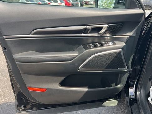 Certified 2025 Kia Telluride S image 31