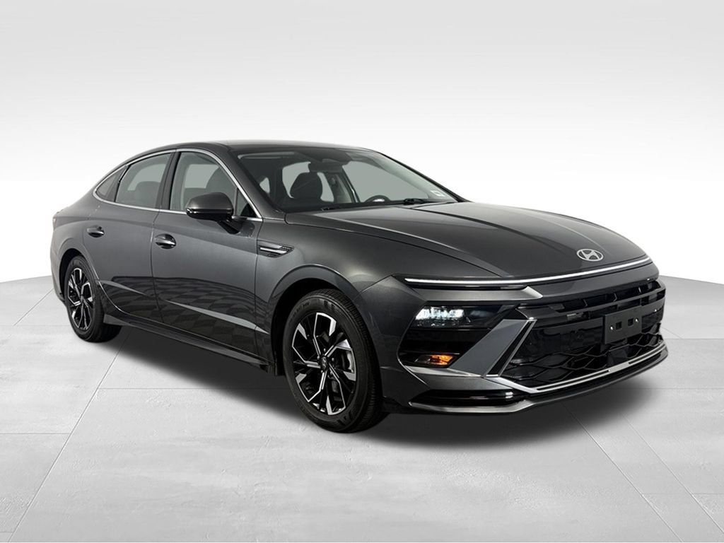 Used 2025 Hyundai Sonata SEL FWD image 4