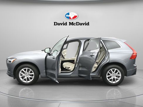 Used 2019 Volvo XC60 T5 Momentum w/ Premium Package image 6