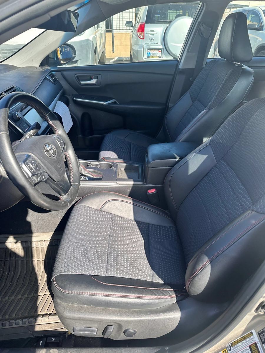 Used 2015 Toyota Camry SE FWD image 7