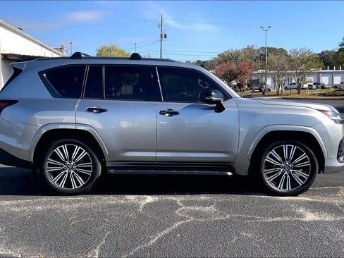 Used 2024 Lexus LX 600 4WD w/ Luxury Package image 31