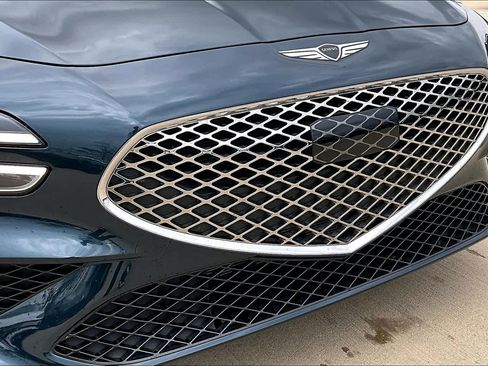 Used 2025 Genesis G70 2.5T image 28