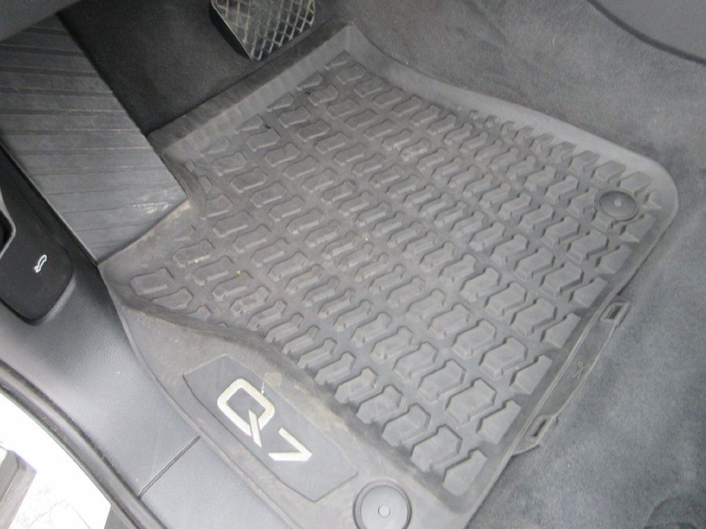 Used 2023 Audi Q7 3.0T Premium w/ Convenience Package AWD/4WD image 29