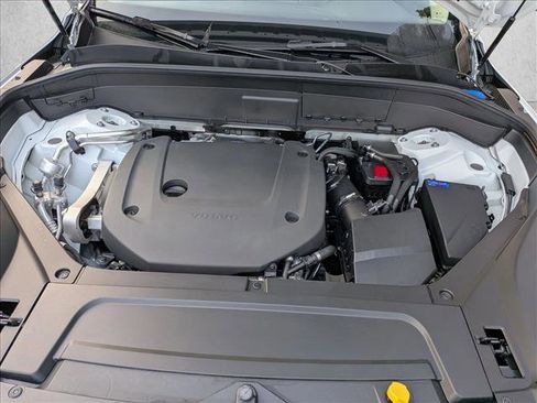 Certified 2025 Volvo XC90 B6 Plus w/ Protection Package Premier image 24