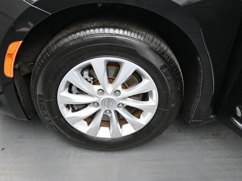 Used 2018 Chrysler Pacifica Touring-L image 18