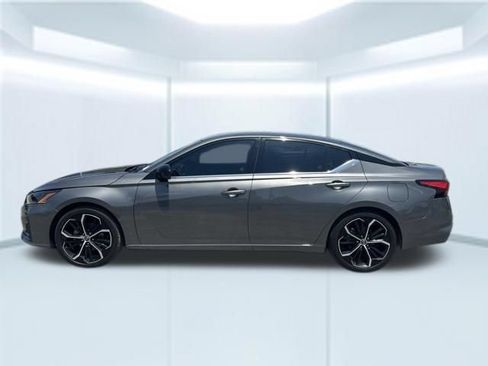 Used 2025 Nissan Altima 2.5 SR FWD image 10