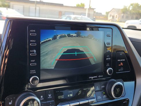 Used 2022 Toyota Highlander XLE image 14