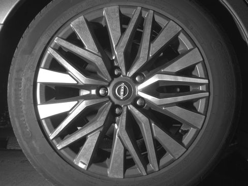 Used 2025 Nissan Altima 2.5 SV FWD image 15