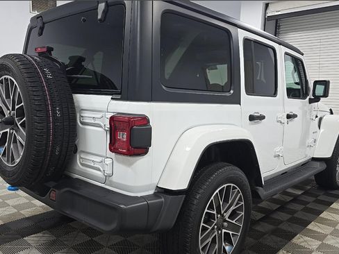 Used 2023 Jeep Wrangler Unlimited Sahara w/ Cold Weather Group AWD/4WD image 5