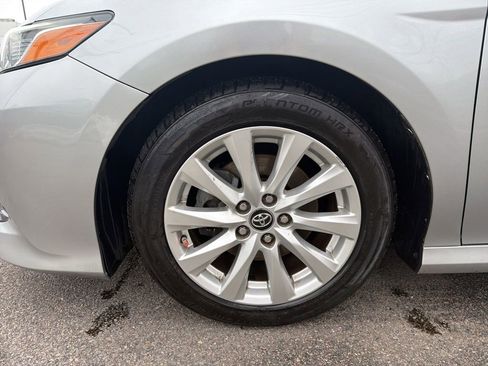 Used 2019 Toyota Camry L image 9