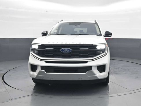 Used 2025 Ford Expedition Max Platinum image 3