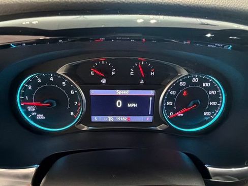 Used 2023 Chevrolet Traverse LT FWD image 19