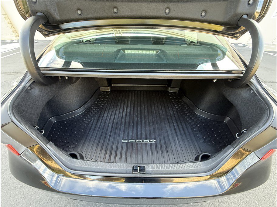 Used 2018 Toyota Camry SE w/ Audio Package FWD image 25