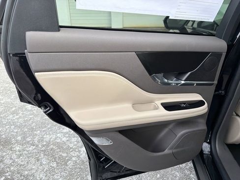 Certified 2023 Lincoln Corsair Standard w/ Equipment Group 101A image 12