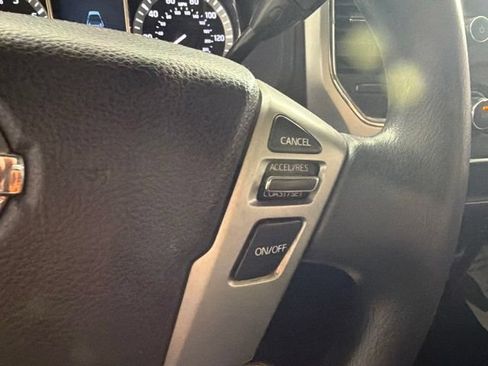 Used 2018 Nissan Titan SV AWD/4WD image 28